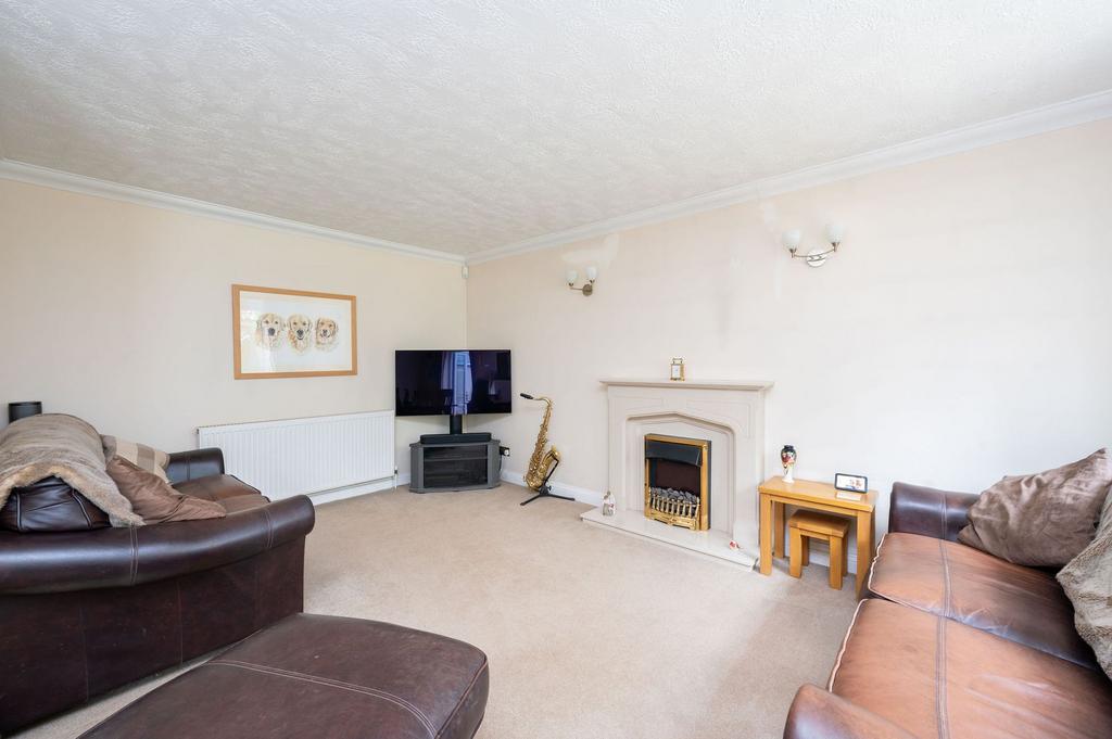 Sitting Room/ Dining Room