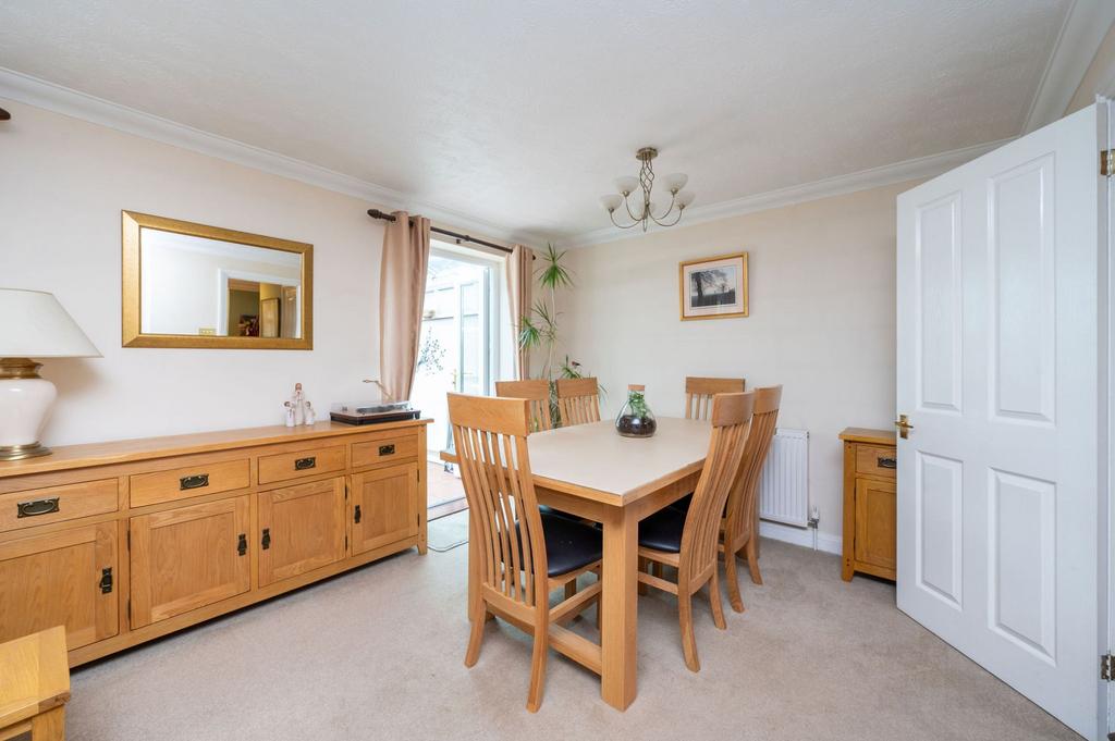 Sitting Room/ Dining Room