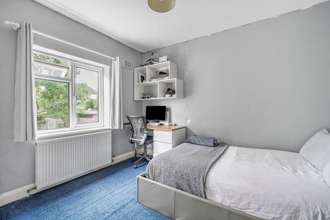 18 The Glade, Coulsdon, CR5 1SL