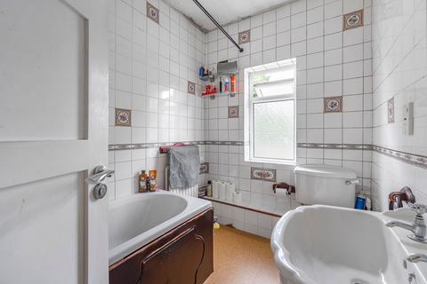 18 The Glade, Coulsdon, CR5 1SL