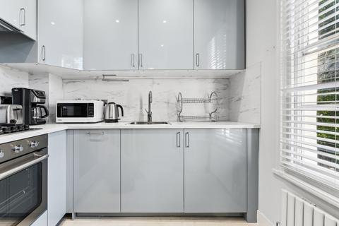 2 bedroom flat to rent, Arundel Square, Islington