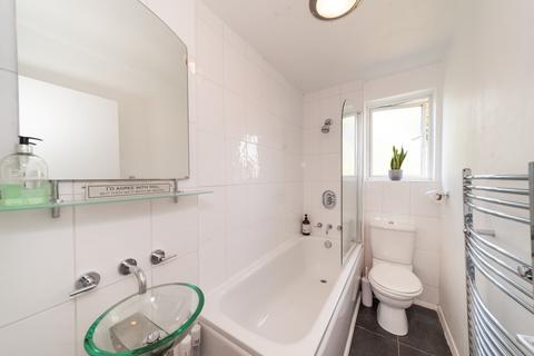 1 bedroom flat for sale, Grafton Square, Clapham, London