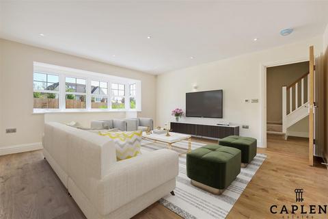 5 bedroom mews for sale, Chatsworth Mews, Stapleford Road, Stapleford Abbots