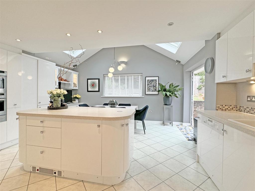 Kitchen 1.jpg