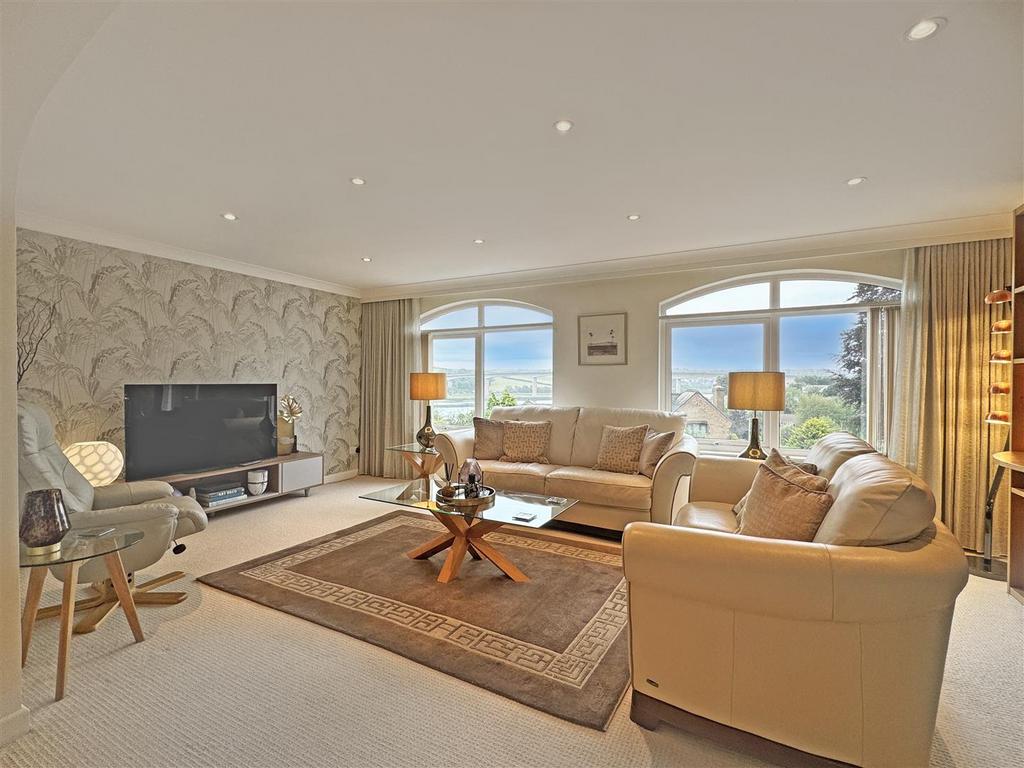 Lounge1.jpg