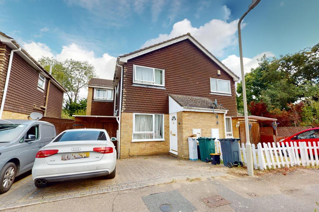 Washford Farm Road, Ashford, Kent, TN23 3 bed semidetached house for