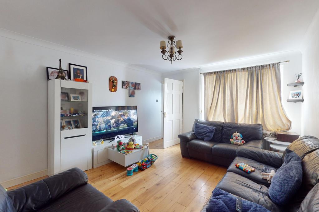 Washford Farm Road, Ashford, Kent, TN23 3 bed semidetached house for sale £370,000