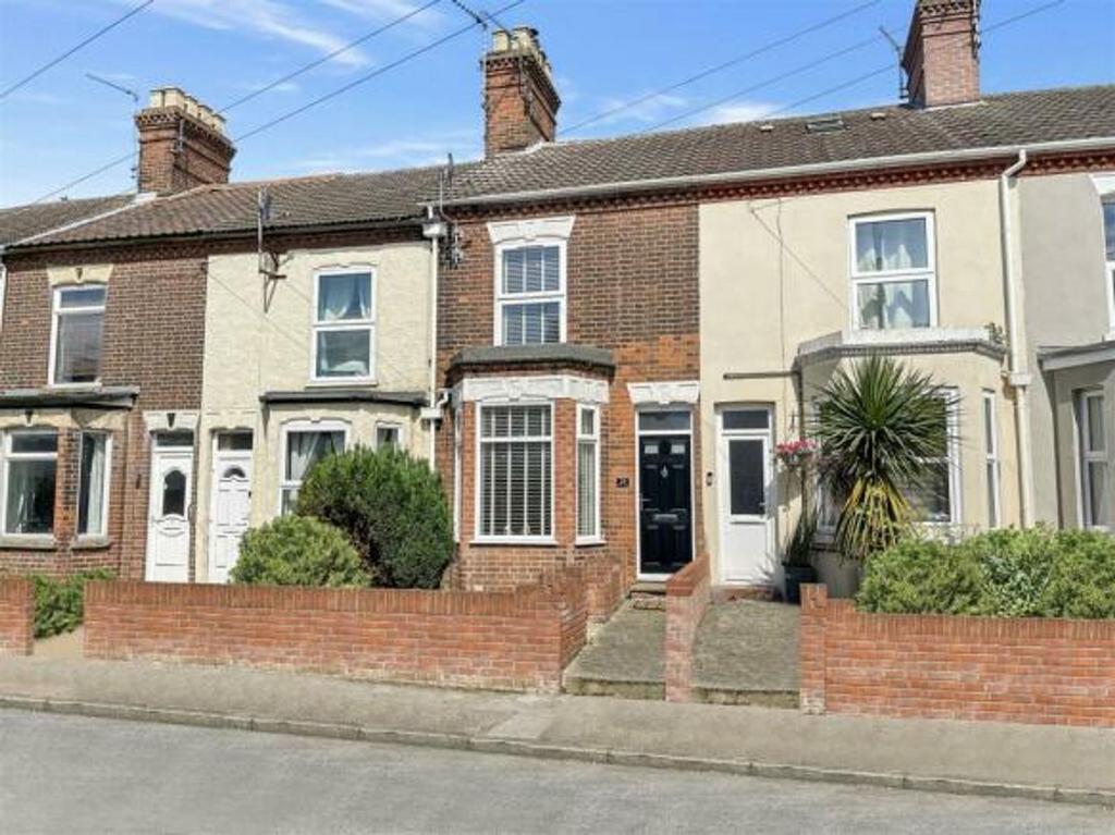Kirkley Street, Lowestoft 2 bed terraced house for sale £200,000
