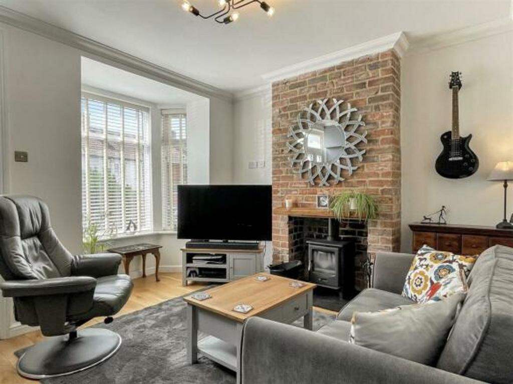Kirkley Street, Lowestoft 2 bed terraced house for sale £200,000