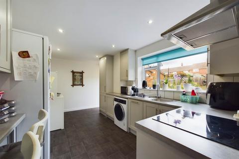 8 Paddock Way, Hemel Hempstead, HP1 2PE