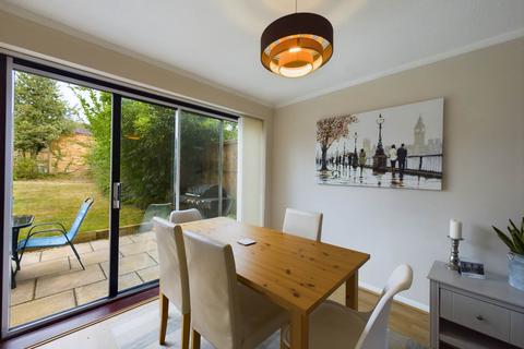 8 Paddock Way, Hemel Hempstead, HP1 2PE