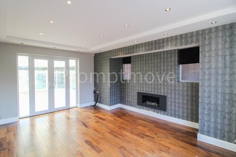 5 bedroom detached house to rent, Old Bedford Road Luton LU2 7EQ