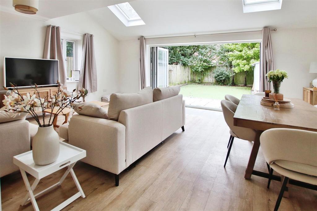 Southampton Road, Park Gate 3 bed detached house for sale £500,000