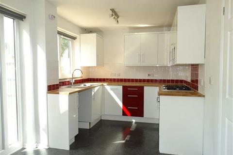 3 bedroom terraced house to rent, Tantallon Court, Longthorpe, PE3 6SN