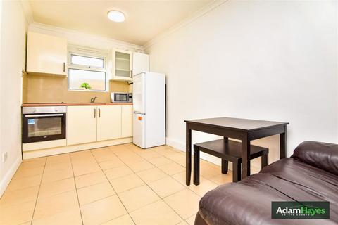 2 bedroom apartment to rent, Crossway, London N12