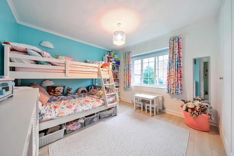 24 Monks Close, Ruislip, HA4 0HX