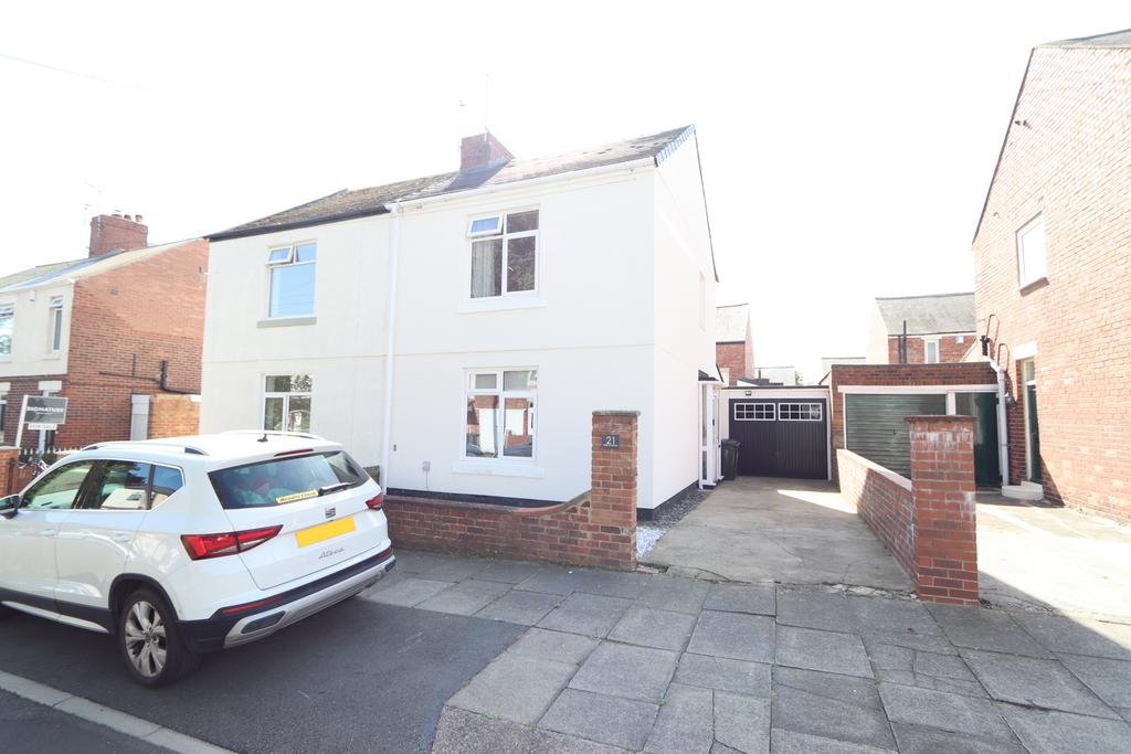 Holly Avenue, Wellfield, Whitley Bay... 2 bed semidetached house for