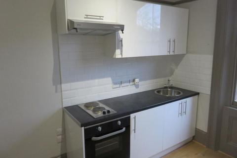 Studio to rent, Belsize Avenue, Belsize Park, London, NW3