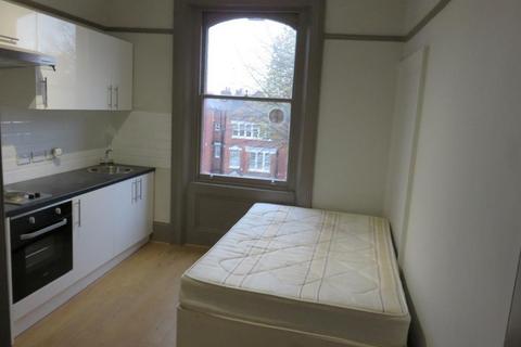 Studio to rent, Belsize Avenue, Belsize Park, London, NW3