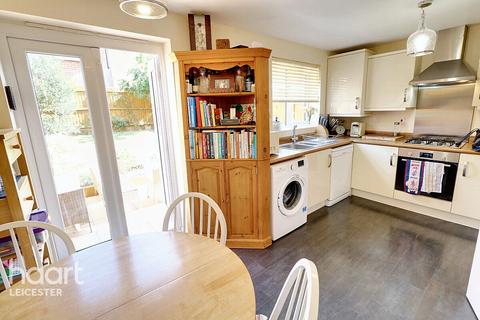 3 bedroom end of terrace house for sale, Monk Close, Market Harborough