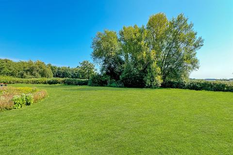 3 bedroom terraced bungalow for sale, 3 bedroom Terraced Bungalow in Fishbourne