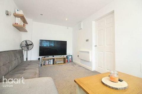 4 bedroom detached house for sale, Glenfield Road, Luton