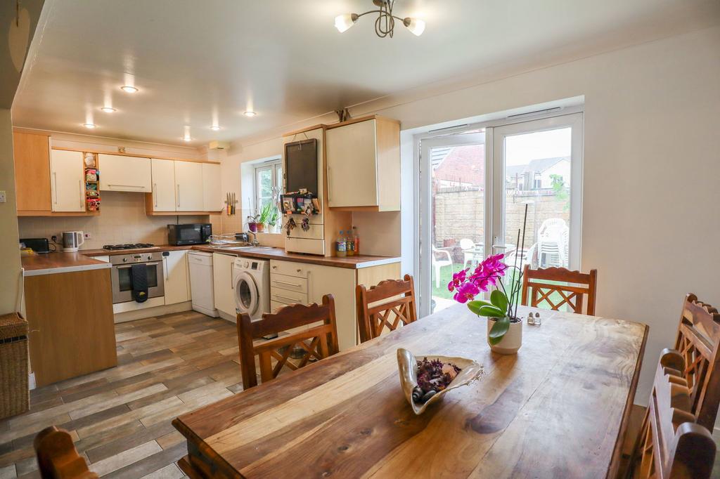 Road, Calne SN11 4 bed terraced house for sale £315,000