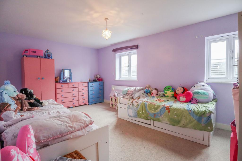 Road, Calne SN11 4 bed terraced house for sale £315,000