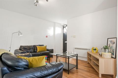 2 bedroom flat to rent, VICTORIA TERRACE, LEEDS