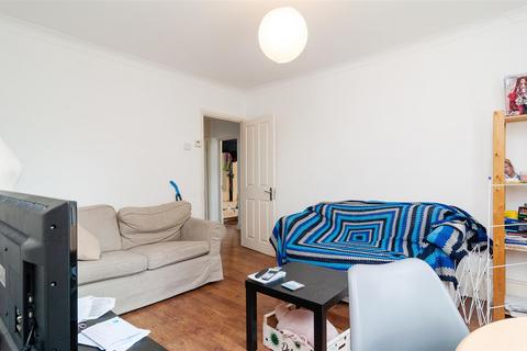 3 bedroom flat to rent, Horwood House, Pott Street