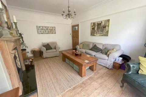 12 Esplanade, Hornsea, HU18 1NE