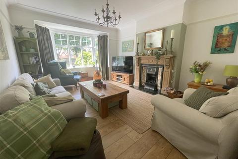 12 Esplanade, Hornsea, HU18 1NE