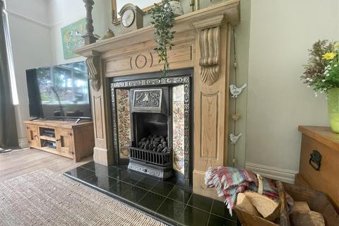 12 Esplanade, Hornsea, HU18 1NE