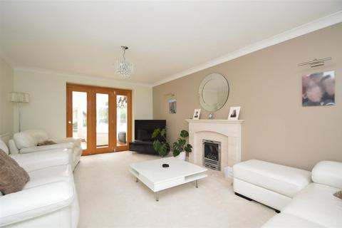 4 bedroom detached house for sale, Carlton Close, Bicton Heath, Shrewbury