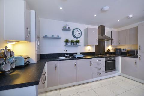 1 bedroom apartment for sale, at Flat 1 Pembury House, 94 Rokesby Road, London SL2