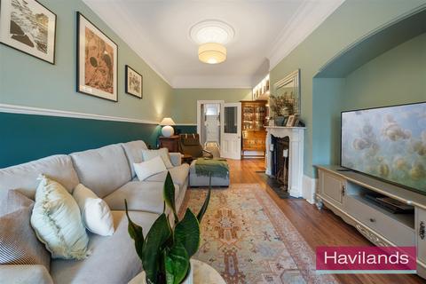 2 bedroom flat for sale, Hoppers Road, Winchmore Hill, London