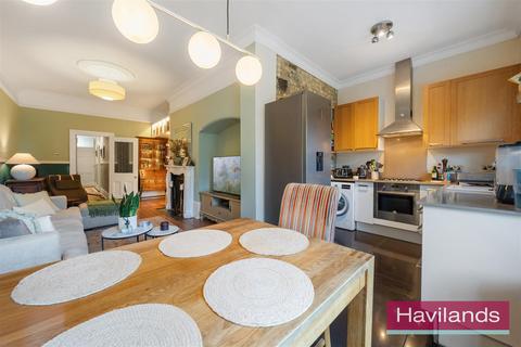 2 bedroom flat for sale, Hoppers Road, Winchmore Hill, London