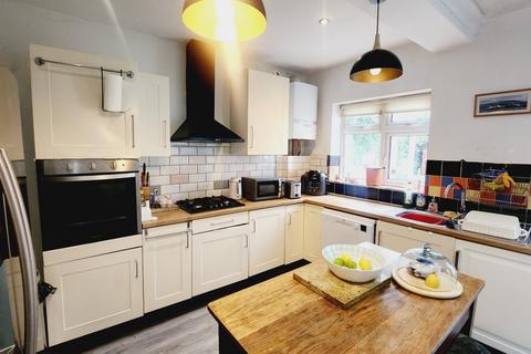 5 bedroom property to rent, Avalon Road, West Ealing