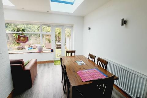 5 bedroom property to rent, Avalon Road, West Ealing