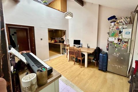 18 Cadman Square, Shenley Lodge, Milton Keynes, MK5 7DW