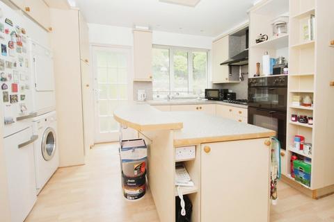 12 Ipswich Road, Bournemouth, BH4 9HZ