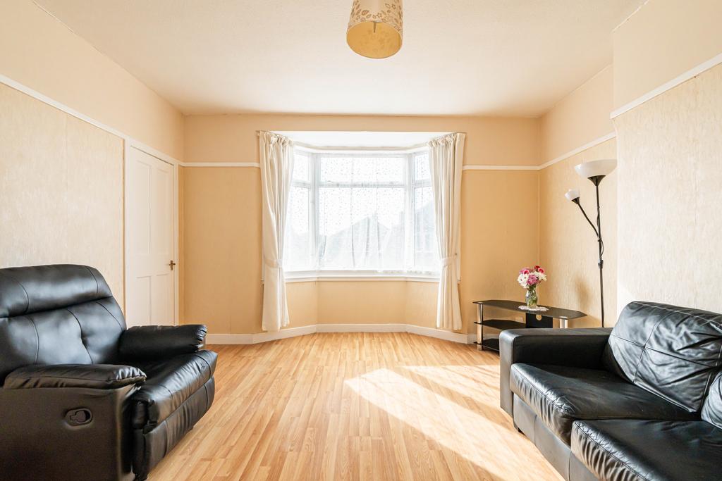 Crewe Road West, Edinburgh EH5 2 bed flat for sale £165,000