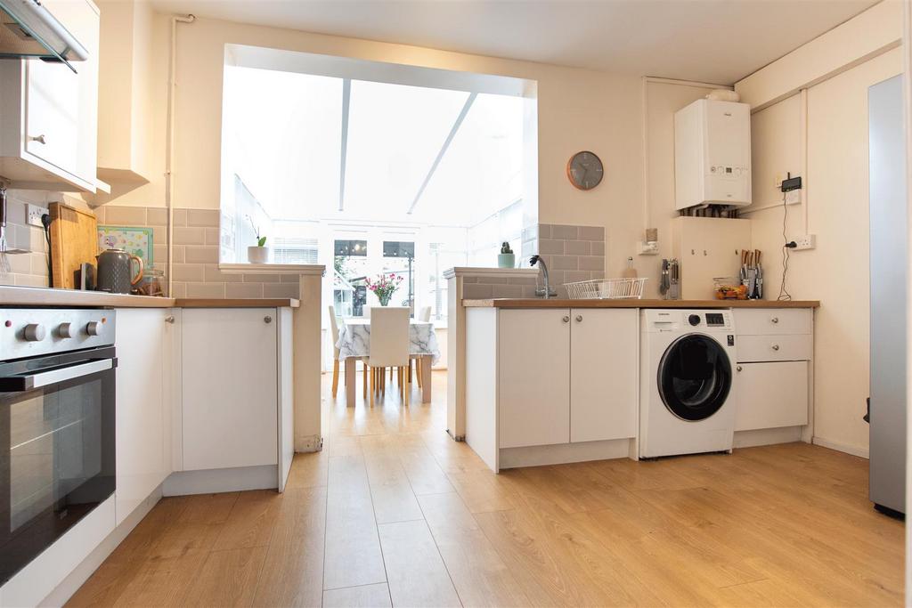 Hillside Road, Wellingborough 2 bed terraced house for sale £189,995