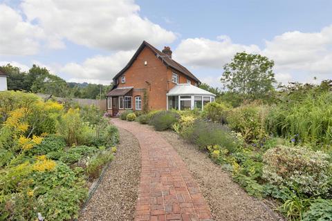 3 bedroom detached house for sale, Spout Lane, Edenbridge TN8