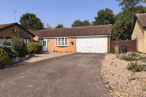 2 bedroom detached bungalow for sale, Hursley Close, Oadby, LE2