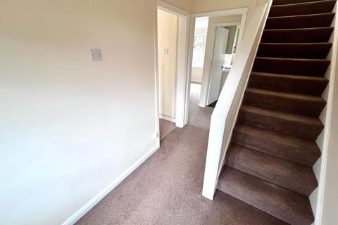 3 bedroom semi-detached house to rent, Hessian Close, Bilston