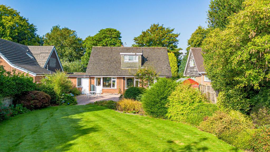 Culcheth Hall Drive, Culcheth, WA3 3 bed detached bungalow for sale £