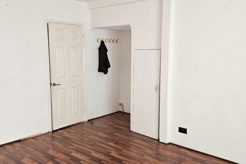 3 bedroom semi-detached house to rent, Enfield EN3