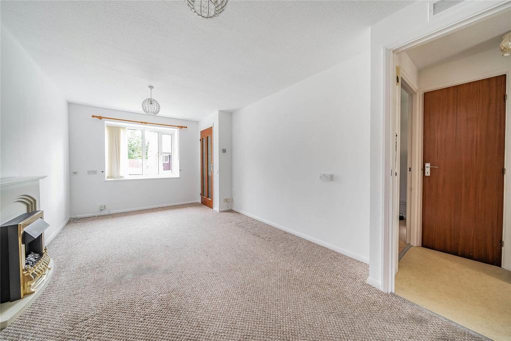 Darfield Road, Guildford GU4 2 bed bungalow for sale £240,000