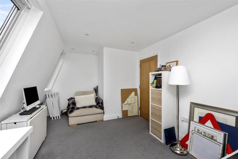 1 bedroom flat for sale, Buckingham House, Billingshurst RH14